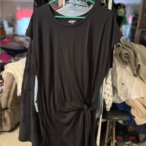 Chic Black Dress with Side Knot